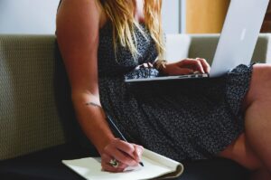 衣替えはいつから始めるべき？最適なタイミングとポイントを解説！