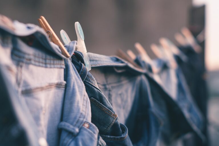 秋の服をスッキリ収納するためのコツは？